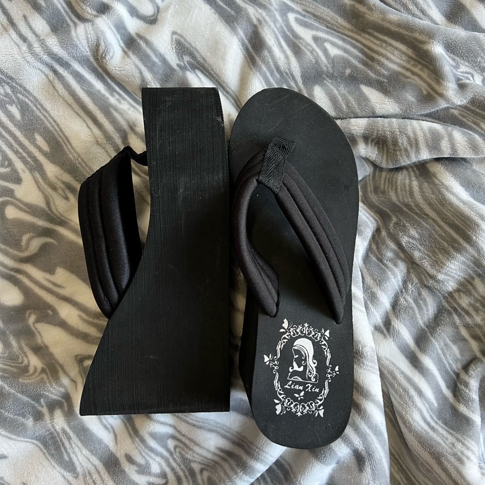 Platform Y2K sandals